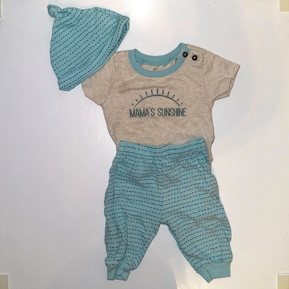 Tahari Baby 6-9M Matching set with Hat